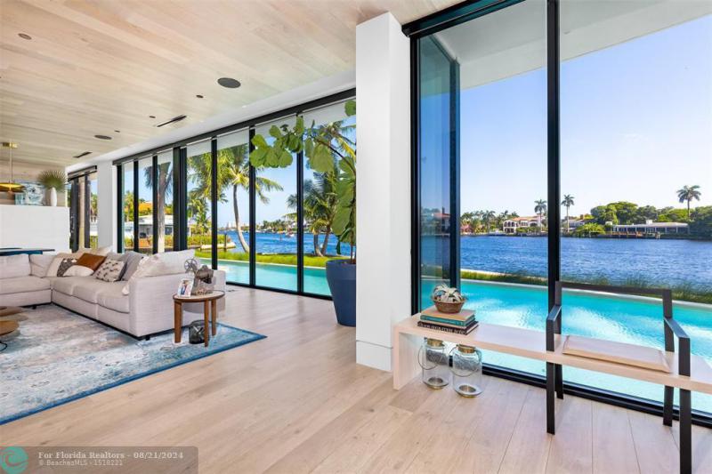  Single Family Homes Photo 8: 516 Mola Ave  Fort Lauderdale,  FL 33301