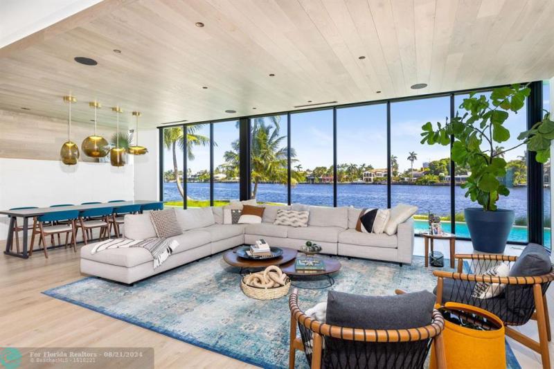  Single Family Homes Photo 9: 516 Mola Ave  Fort Lauderdale,  FL 33301