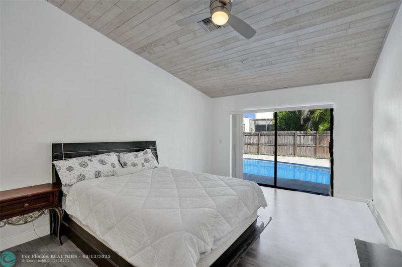  Single Family Homes Photo 13: 7471 NW 35th Ct  Lauderhill,  FL 33319