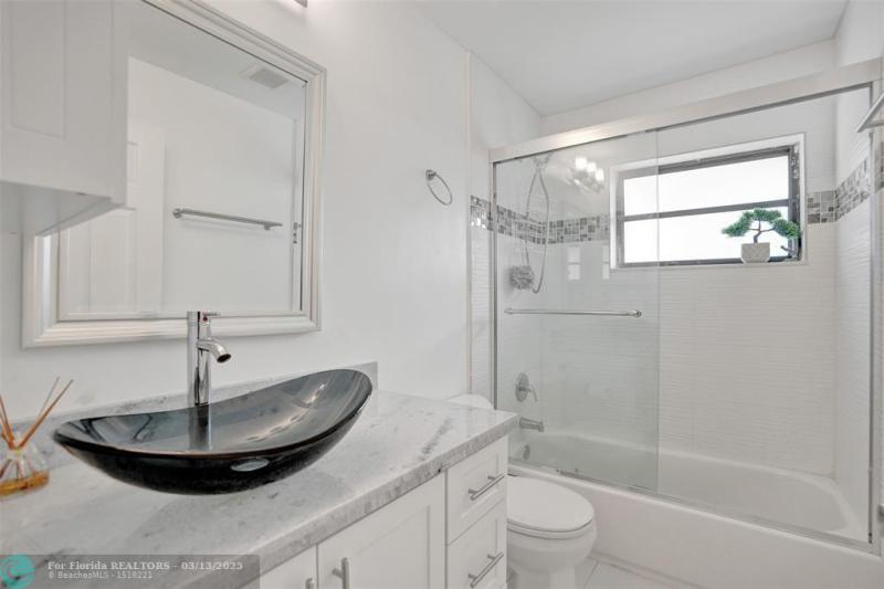 Single Family Homes Photo 15: 7471 NW 35th Ct  Lauderhill,  FL 33319