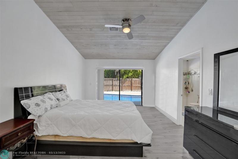  Single Family Homes Photo 16: 7471 NW 35th Ct  Lauderhill,  FL 33319