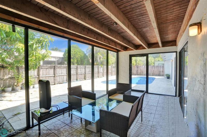  Single Family Homes Photo 18: 7471 NW 35th Ct  Lauderhill,  FL 33319