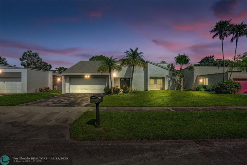  Single Family Homes Photo 2: 7471 NW 35th Ct  Lauderhill,  FL 33319