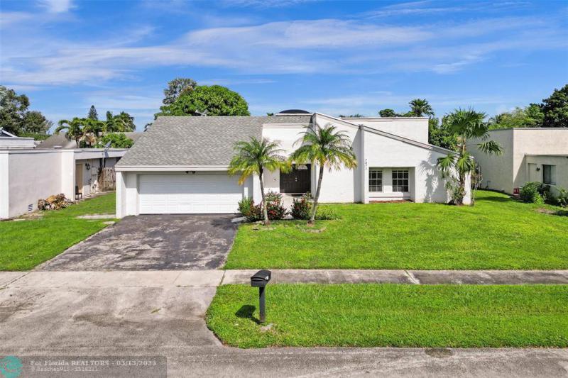  Single Family Homes Photo 23: 7471 NW 35th Ct  Lauderhill,  FL 33319