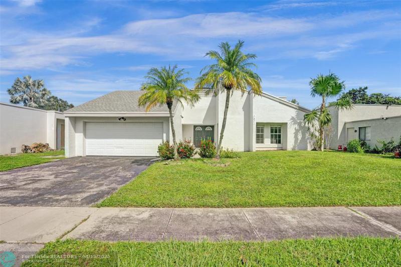  Single Family Homes Photo 27: 7471 NW 35th Ct  Lauderhill,  FL 33319