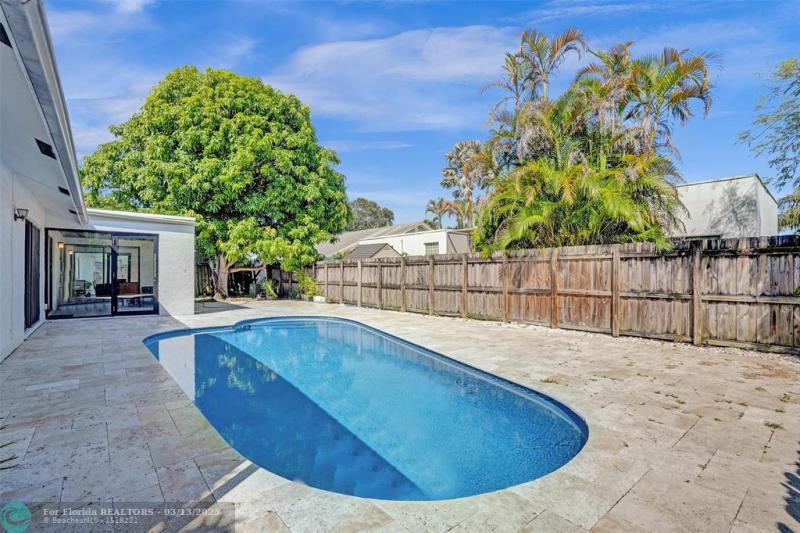  Single Family Homes Photo 4: 7471 NW 35th Ct  Lauderhill,  FL 33319