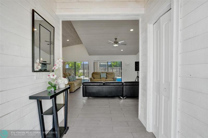  Single Family Homes Photo 8: 7471 NW 35th Ct  Lauderhill,  FL 33319