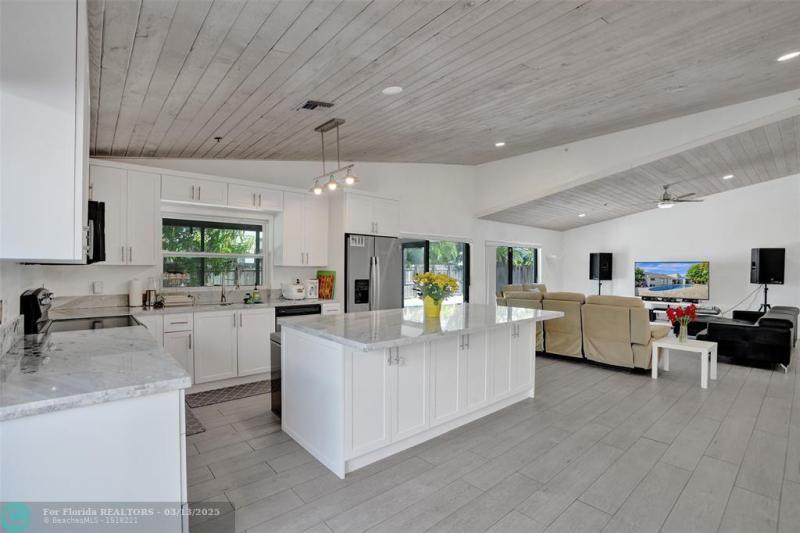  Single Family Homes Photo 9: 7471 NW 35th Ct  Lauderhill,  FL 33319