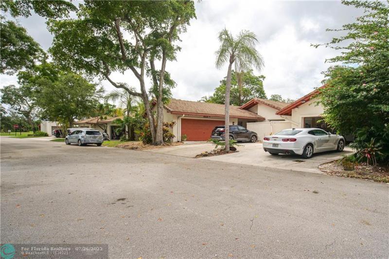  Condo & Townhome Photos