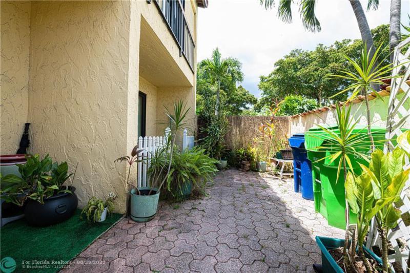  Condo & Townhome Photos