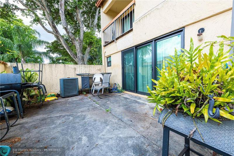  Condo & Townhome Photos