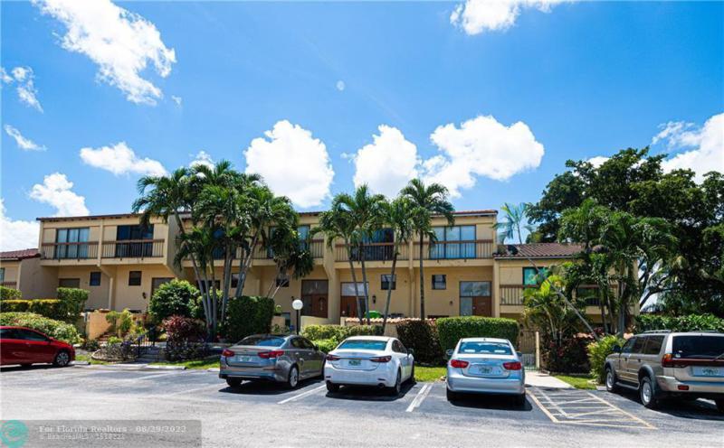  Condo & Townhome Photos