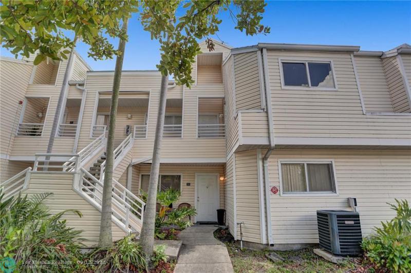  Condo & Townhome Photos