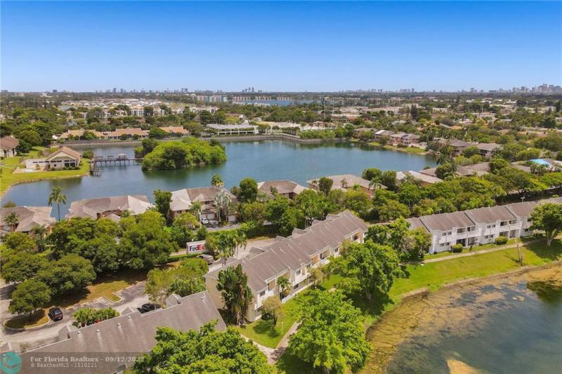  Condo & Townhome Photos