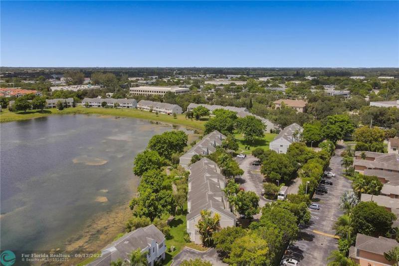  Condo & Townhome Photos