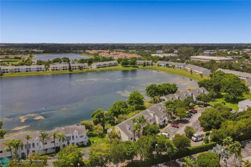  Condo & Townhome Photos