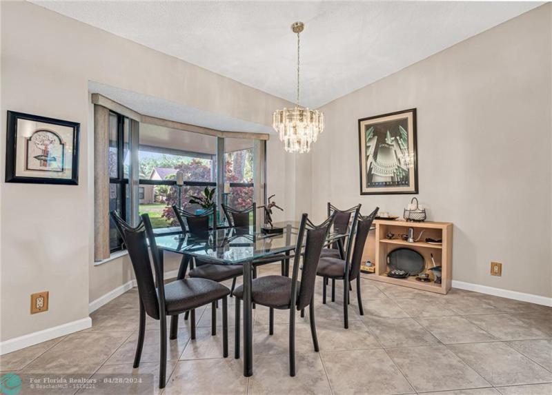  Single Family Homes Photo 10: 2441 Ginger Ave  Coconut Creek,  FL 33063