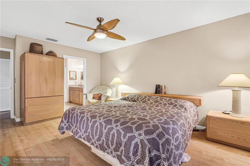  Single Family Homes Photo 12: 2441 Ginger Ave  Coconut Creek,  FL 33063