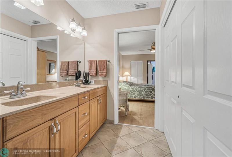  Single Family Homes Photo 14: 2441 Ginger Ave  Coconut Creek,  FL 33063