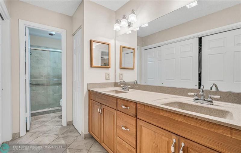  Single Family Homes Photo 15: 2441 Ginger Ave  Coconut Creek,  FL 33063