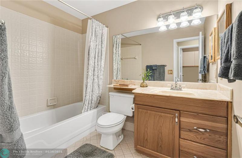  Single Family Homes Photo 18: 2441 Ginger Ave  Coconut Creek,  FL 33063