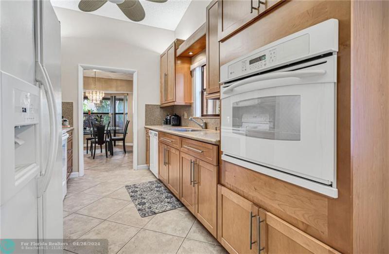  Single Family Homes Photo 3: 2441 Ginger Ave  Coconut Creek,  FL 33063