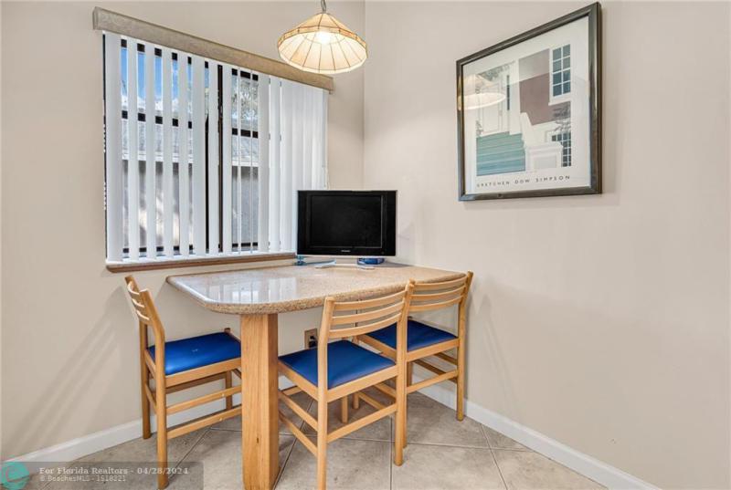  Single Family Homes Photo 4: 2441 Ginger Ave  Coconut Creek,  FL 33063