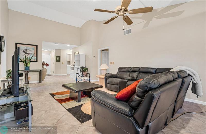  Single Family Homes Photo 8: 2441 Ginger Ave  Coconut Creek,  FL 33063