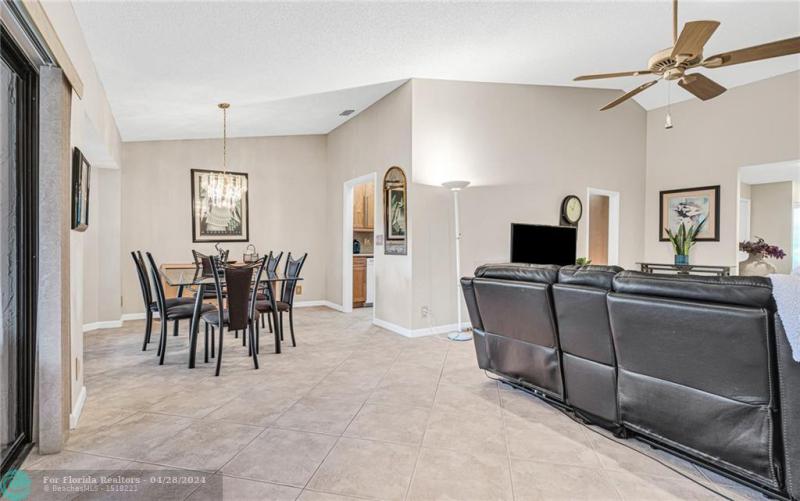  Single Family Homes Photo 9: 2441 Ginger Ave  Coconut Creek,  FL 33063