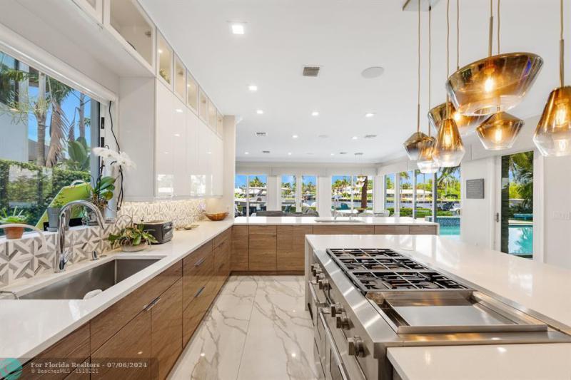  Single Family Homes Photo 20: 2307 N RIVERSIDE DR  Pompano Beach,  FL 33062