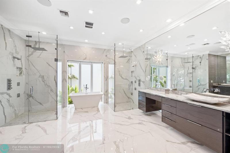  Single Family Homes Photo 28: 2307 N RIVERSIDE DR  Pompano Beach,  FL 33062