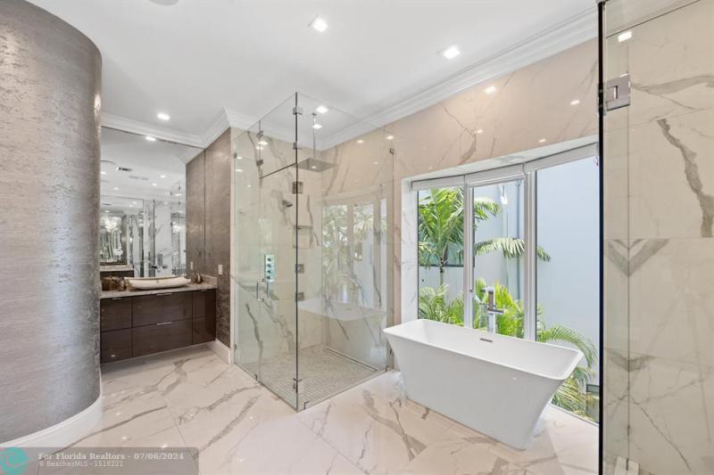  Single Family Homes Photo 29: 2307 N RIVERSIDE DR  Pompano Beach,  FL 33062