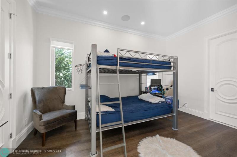  Single Family Homes Photo 37: 2307 N RIVERSIDE DR  Pompano Beach,  FL 33062