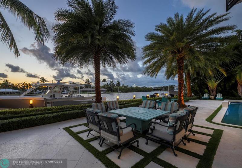  Single Family Homes Photo 7: 2307 N RIVERSIDE DR  Pompano Beach,  FL 33062