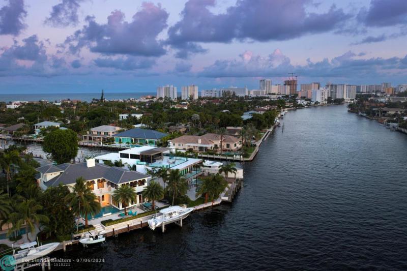  Single Family Homes Photo 9: 2307 N RIVERSIDE DR  Pompano Beach,  FL 33062