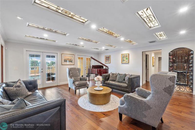  Single Family Homes Photo 11: 133 SW 121st Way  Coral Springs,  FL 33071