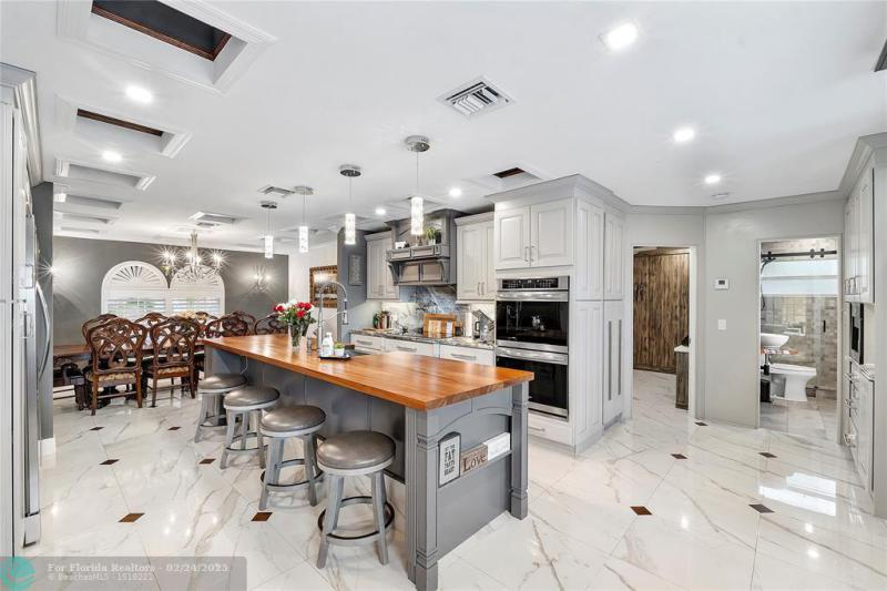  Single Family Homes Photo 12: 133 SW 121st Way  Coral Springs,  FL 33071