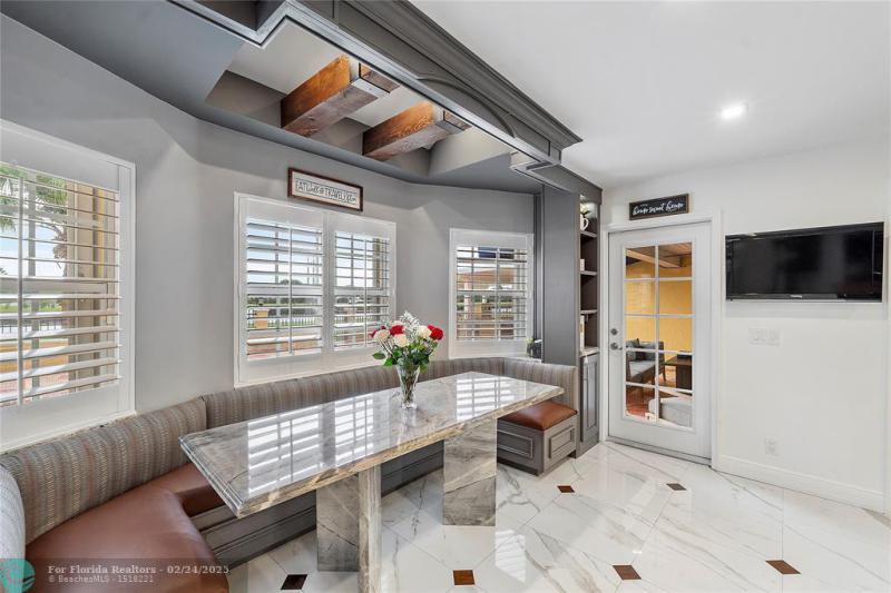  Single Family Homes Photo 13: 133 SW 121st Way  Coral Springs,  FL 33071