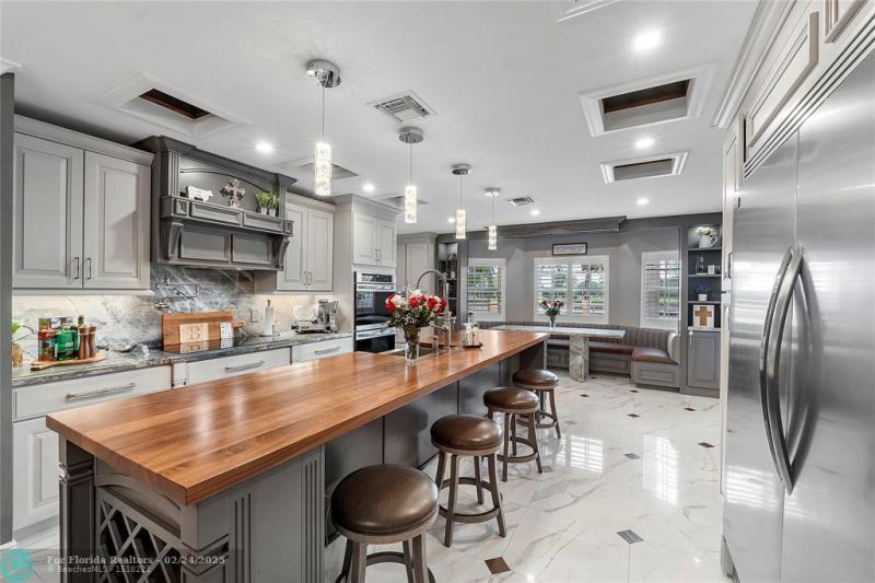  Single Family Homes Photo 14: 133 SW 121st Way  Coral Springs,  FL 33071