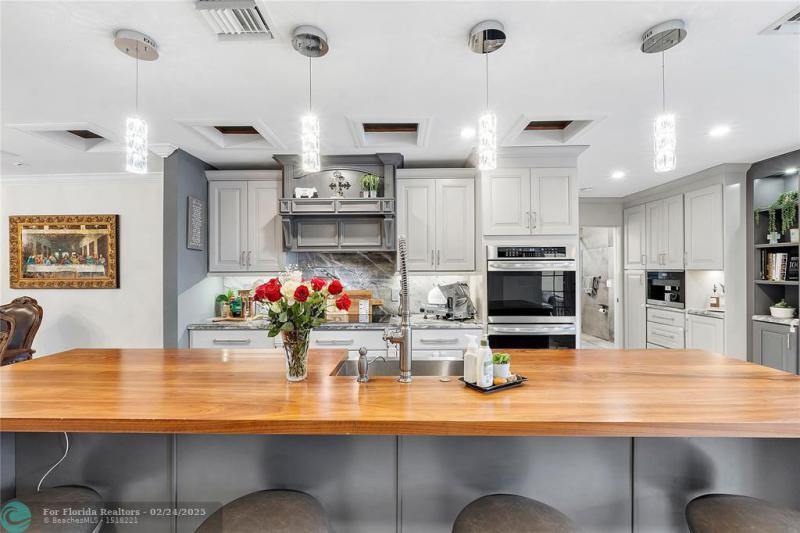  Single Family Homes Photo 17: 133 SW 121st Way  Coral Springs,  FL 33071