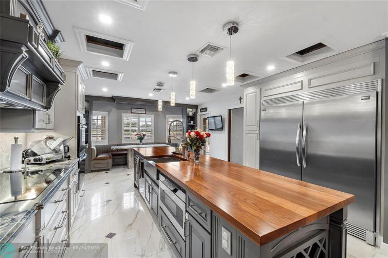  Single Family Homes Photo 18: 133 SW 121st Way  Coral Springs,  FL 33071