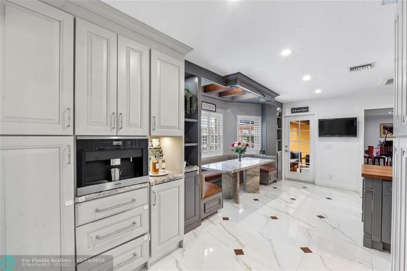  Single Family Homes Photo 20: 133 SW 121st Way  Coral Springs,  FL 33071