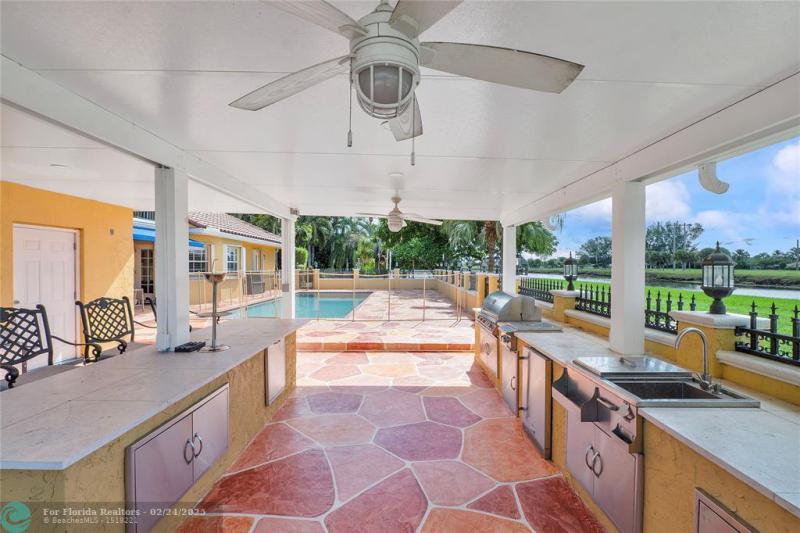  Single Family Homes Photo 34: 133 SW 121st Way  Coral Springs,  FL 33071