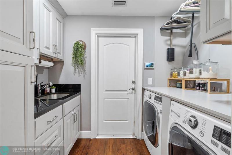  Single Family Homes Photo 35: 133 SW 121st Way  Coral Springs,  FL 33071