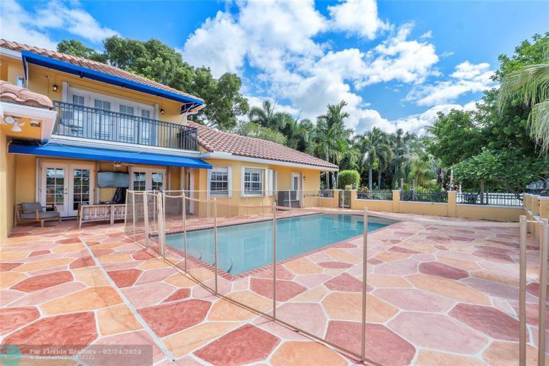  Single Family Homes Photo 36: 133 SW 121st Way  Coral Springs,  FL 33071