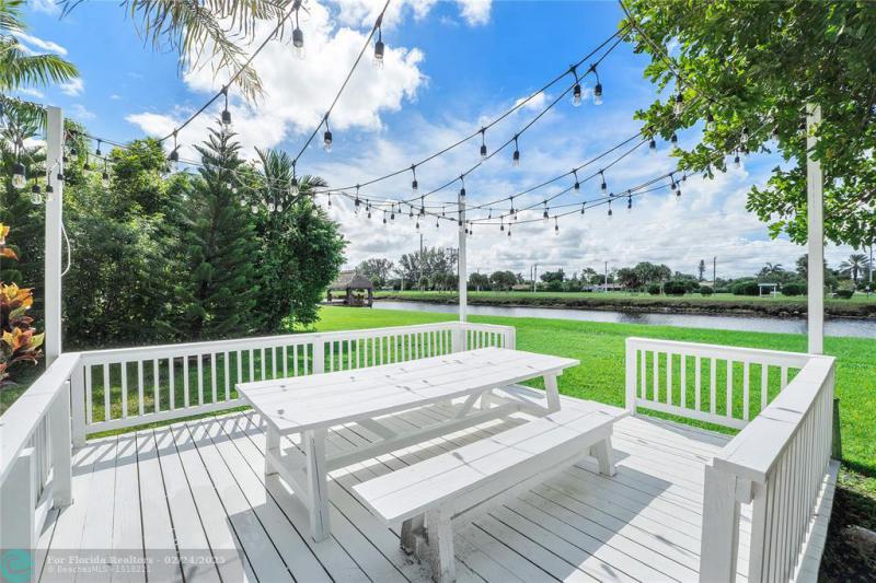  Single Family Homes Photo 40: 133 SW 121st Way  Coral Springs,  FL 33071