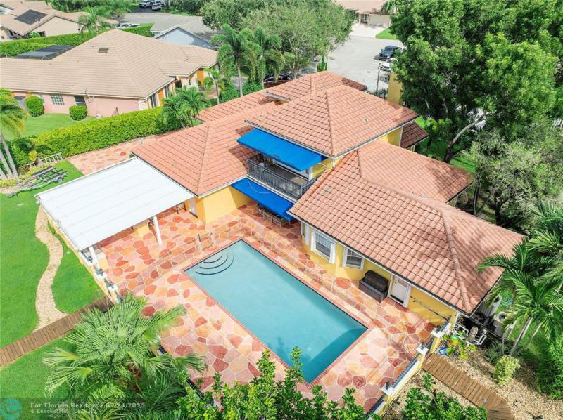  Single Family Homes Photo 5: 133 SW 121st Way  Coral Springs,  FL 33071