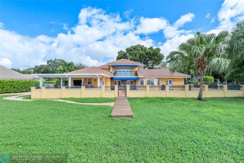  Single Family Homes Photo 7: 133 SW 121st Way  Coral Springs,  FL 33071