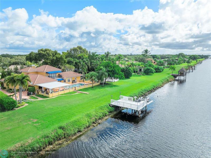  Single Family Homes Photo 8: 133 SW 121st Way  Coral Springs,  FL 33071