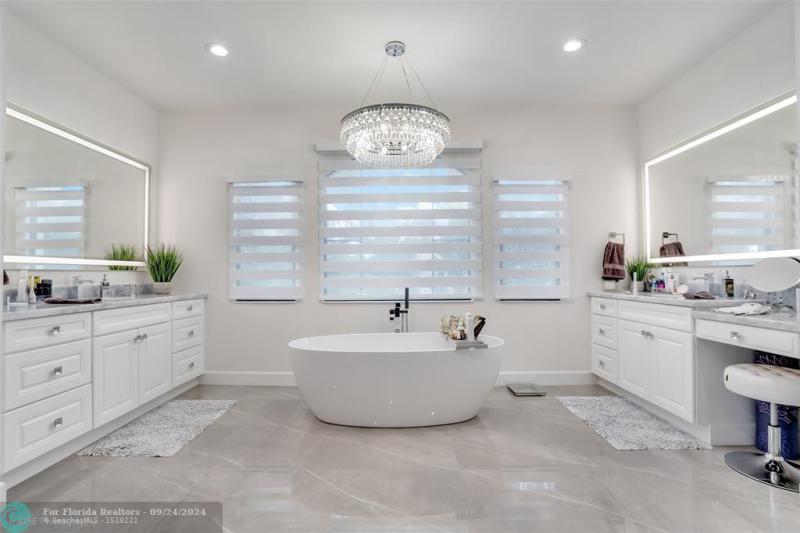  Single Family Homes Photo 11: 10035 Bay Leaf Ct  Parkland,  FL 33076